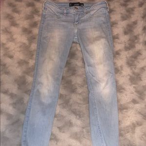 Hollister light wash Jeans size 3
